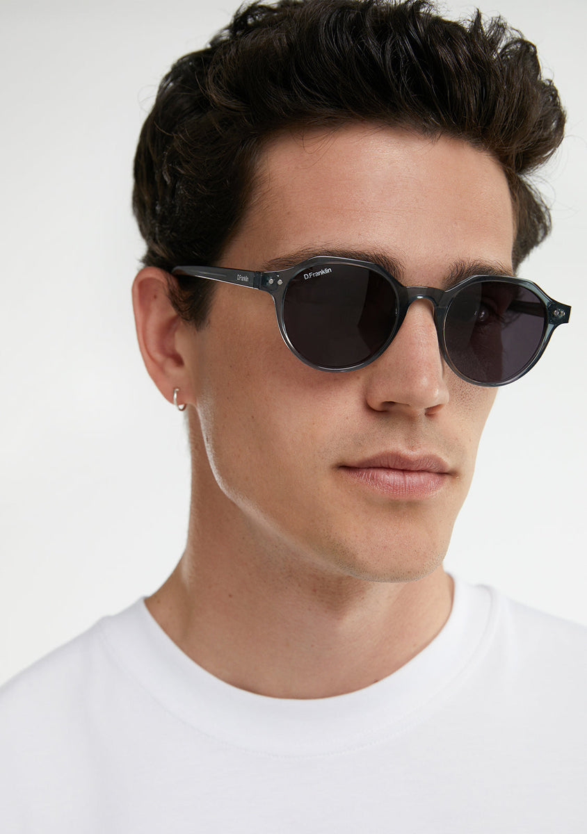 dr franklin lentes de sol rojos