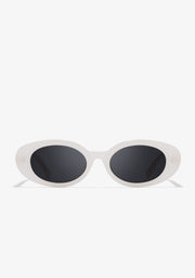Capri Off-White / Black