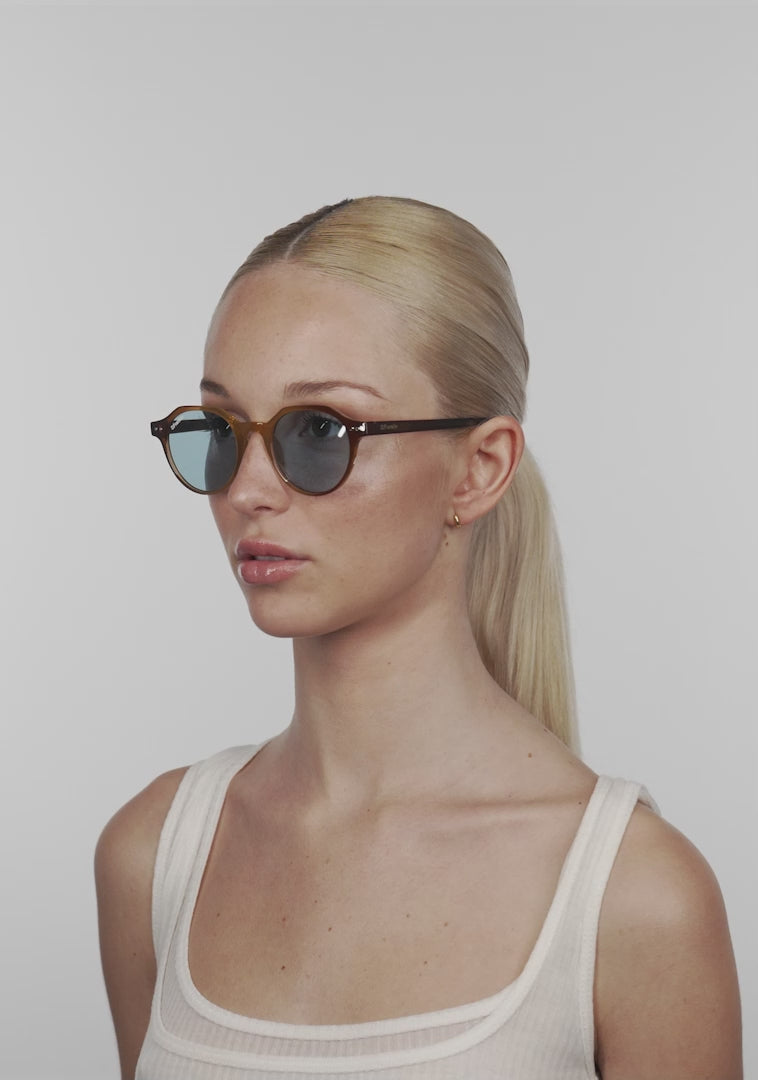 Cargar vídeo: Ultra Light S Round Trans Brown / Trans Blue