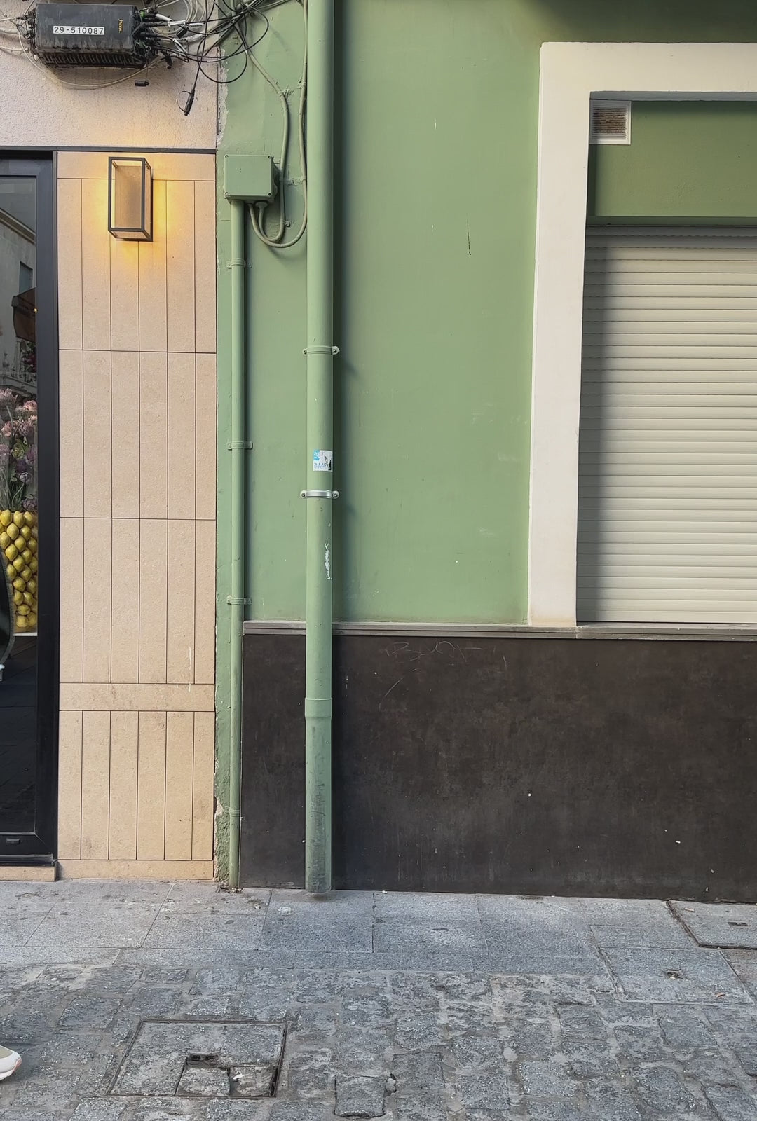 Cargar video: Vibla Khaki