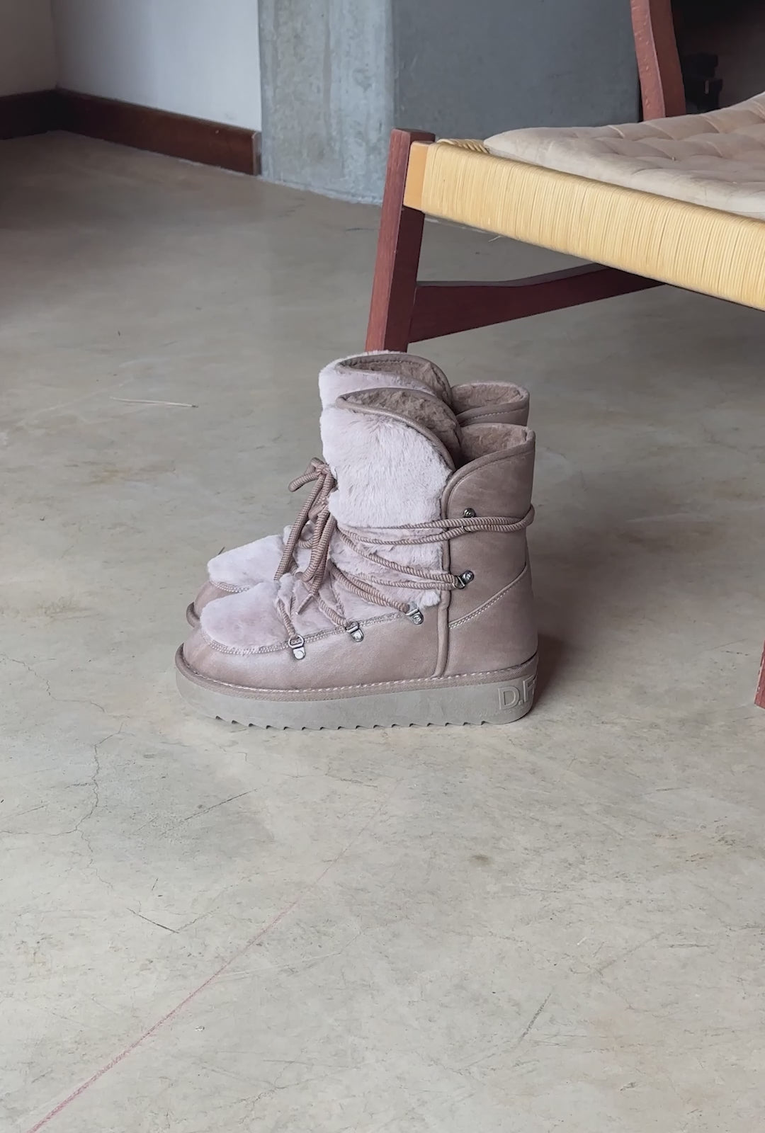 Cargar video: Nordic Trk Fur Taupe