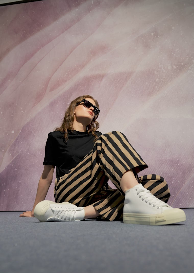 Cargar video: One Way Nap White