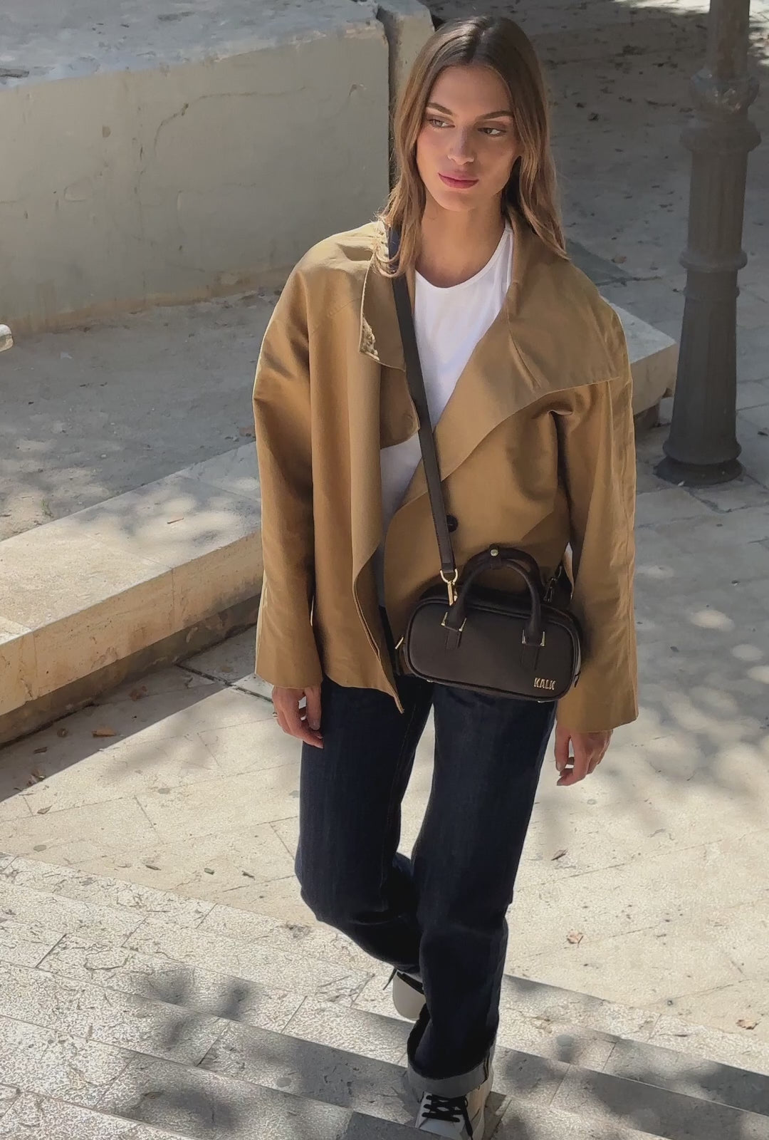 Load video: Court Basket Gold / Leopard