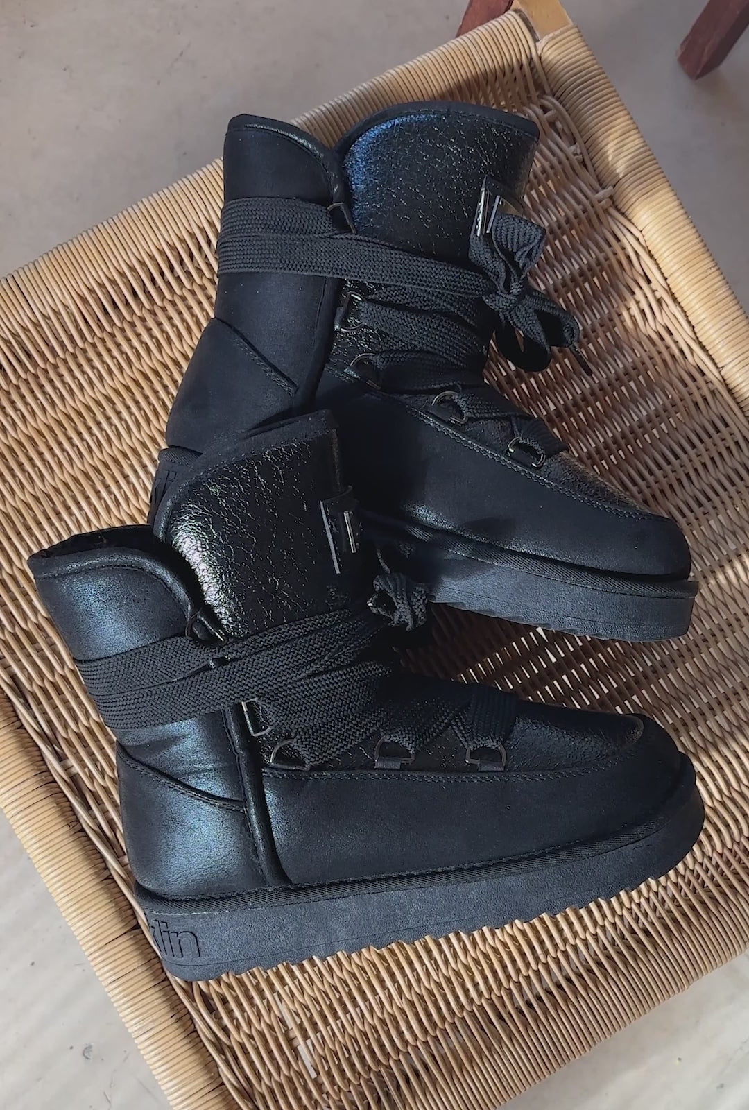 Load video: Nordic Shiny Black