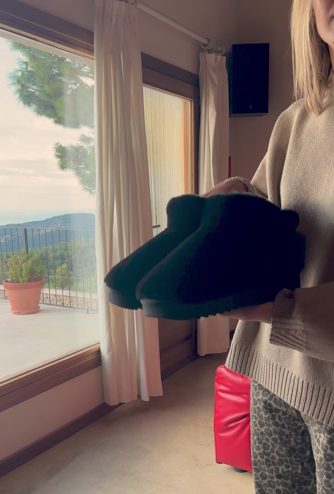 Cargar video: Nordic Full Fur Black